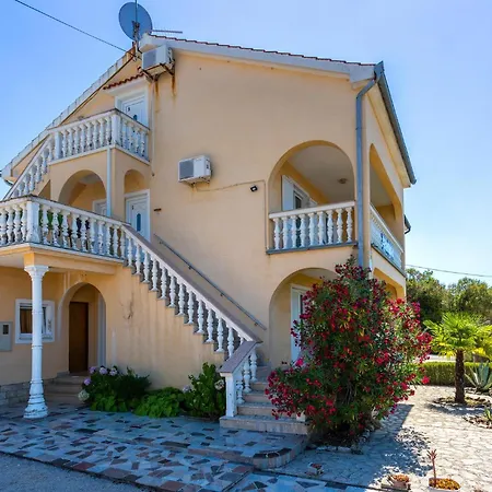 Lovely In With Kitchen Apartment Rasopasno