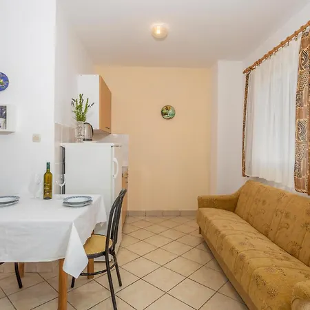 Lovely In With Kitchen * Rasopasno