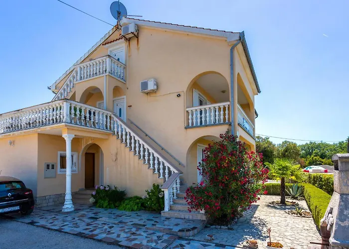 Beautiful In Apartman Rasopasno